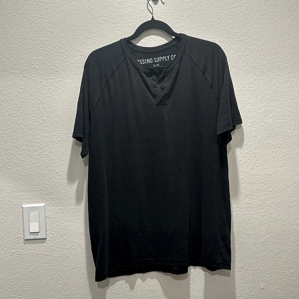 Mossimo Supply Men’s black short sleeve henley XL